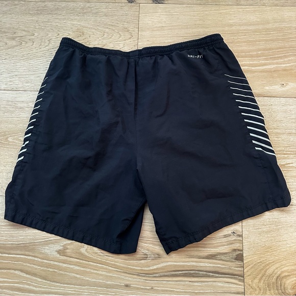 💥CLEARANCE💥 NIKE DRI-FIT Running Shortd - Picture 2 of 6